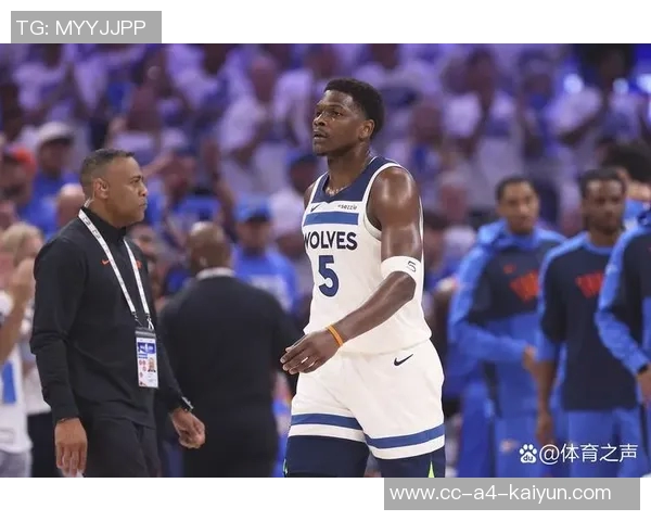 爱德华兹上半场表现惊艳9投7中三分4中5高效砍下23分4助零失误